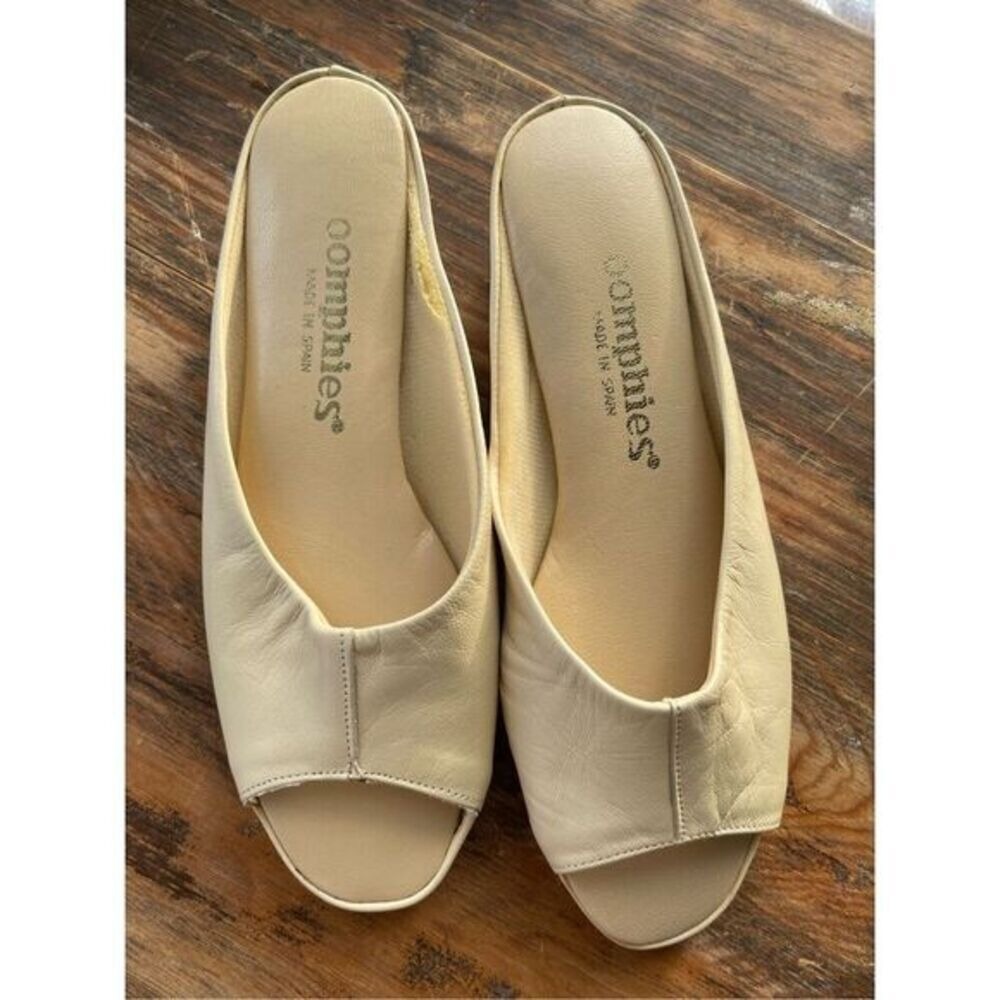 Oomphies Open Toe Leather Mules Slides, Beige Color - Size 6‎